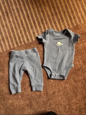 Waffle Knit Baby Bodysuit & Pants Set with Spaceship Patch
